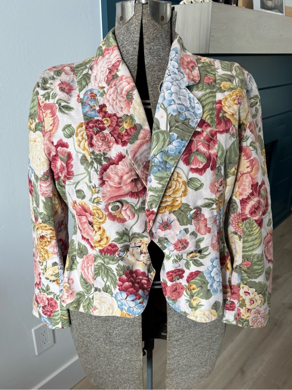 Vintage French 80/90s Mag Deleine Paris Floral Crop Blazer Jacket Silk Lining